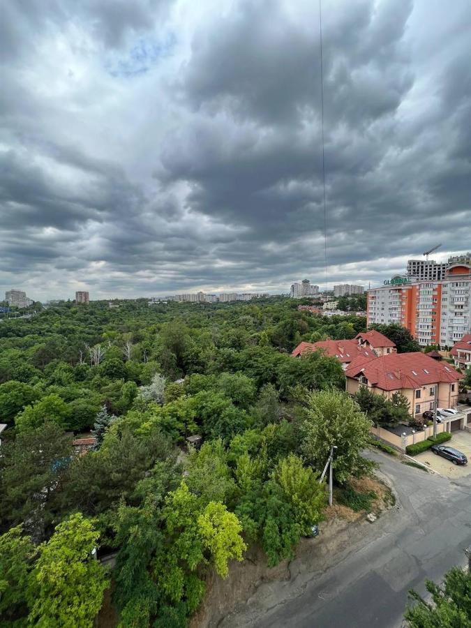 Luxrent Leilighet Chisinau Eksteriør bilde